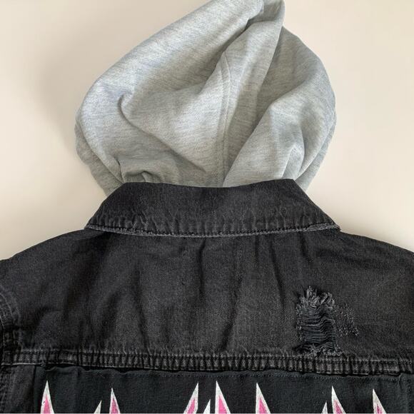 Via Penny Lane Reworked Apparel Def Leppard Custom Distressed Black Denim Jacket - Picture 7 of 11